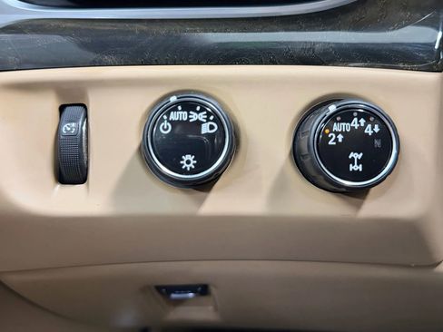 Used 2020 Cadillac Escalade Platinum image 30