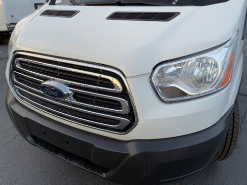 Used 2018 Ford Transit 150 XLT image 8