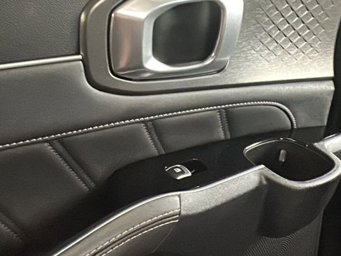 Used 2023 Kia Sorento SX image 25