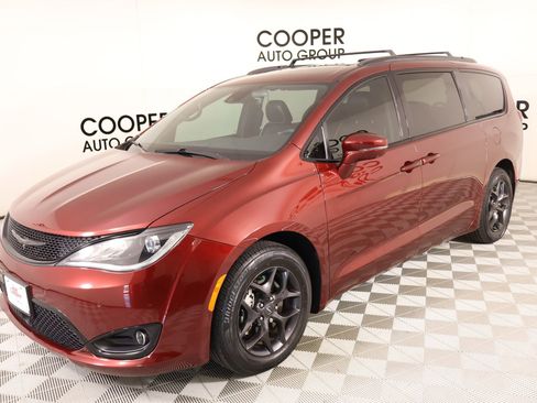 Used 2018 Chrysler Pacifica Limited w/ Advanced Safetytec Group image 12