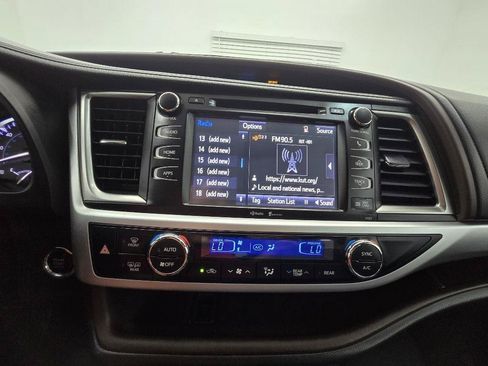 Used 2015 Toyota Highlander XLE FWD image 26