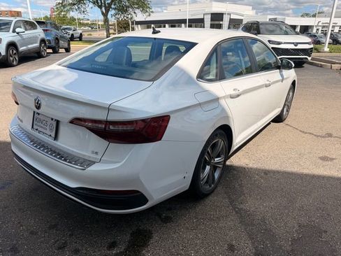 Used 2023 Volkswagen Jetta SE FWD image 5