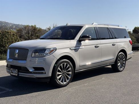 Used 2020 Lincoln Navigator L Reserve w/ Luxury Package image 2