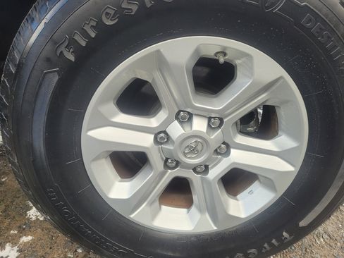 Used 2018 Toyota 4Runner SR5 image 40