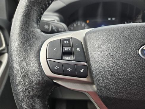 Used 2024 Ford Explorer XLT w/ Equipment Group 202A AWD/4WD image 18