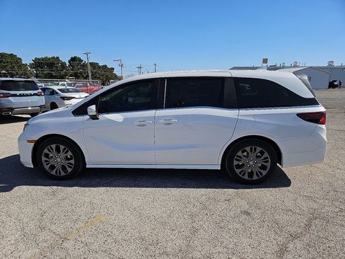 New 2026 Honda Odyssey Touring image 3