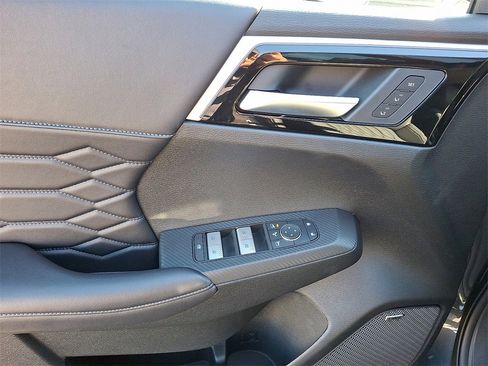 New 2025 Mitsubishi Outlander SEL image 8