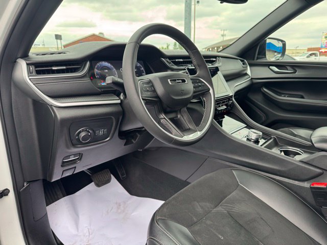 Used 2023 Jeep Grand Cherokee Altitude AWD/4WD image 18