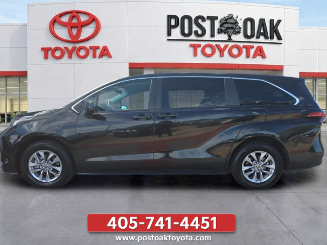Used 2022 Toyota Sienna LE FWD image 3