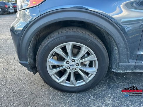 Used 2022 Ford Explorer XLT w/ Equipment Group 202A image 21