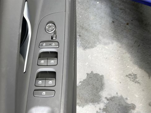 Used 2023 Hyundai Elantra SEL image 17