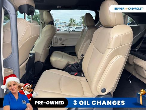 Used 2021 Toyota Sienna XLE image 15