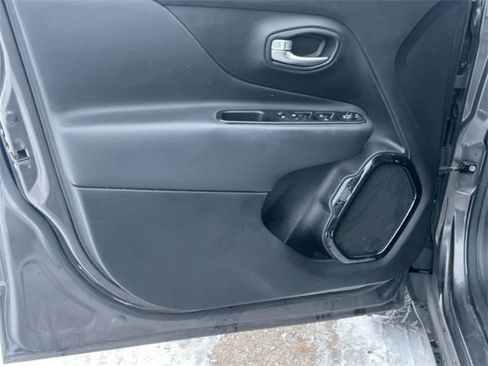 Used 2016 Jeep Renegade Latitude image 14