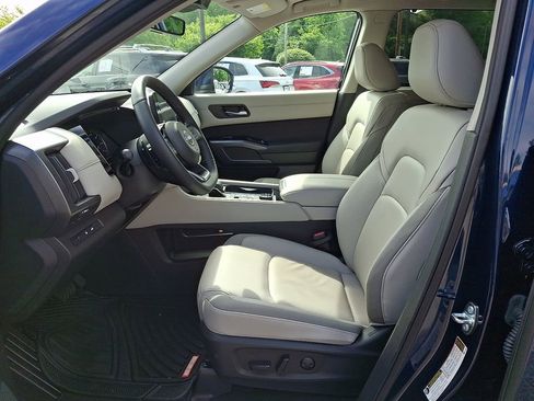 Certified 2025 Nissan Pathfinder SL AWD/4WD image 16