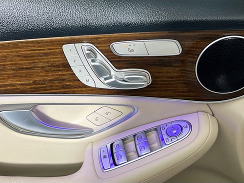 Used 2022 Mercedes-Benz GLC 300 4MATIC w/ Premium Package Lite image 16