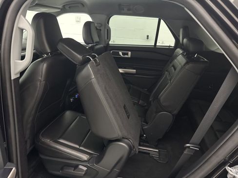 Used 2022 Ford Explorer XLT image 44