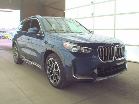 Used 2025 BMW X1 xDrive28i AWD/4WD image 3
