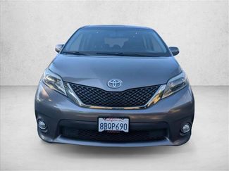 Used 2017 Toyota Sienna SE Premium video 2