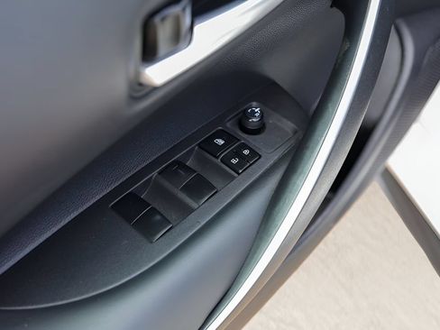 Used 2021 Toyota Corolla SE FWD image 19