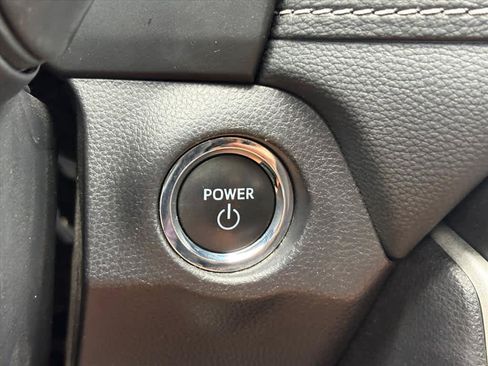 Used 2025 Toyota RAV4 XLE AWD/4WD image 18