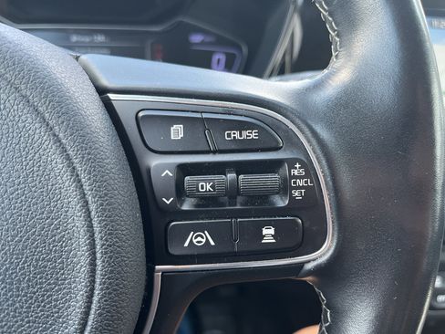 Used 2022 Kia Niro EX Premium FWD image 22