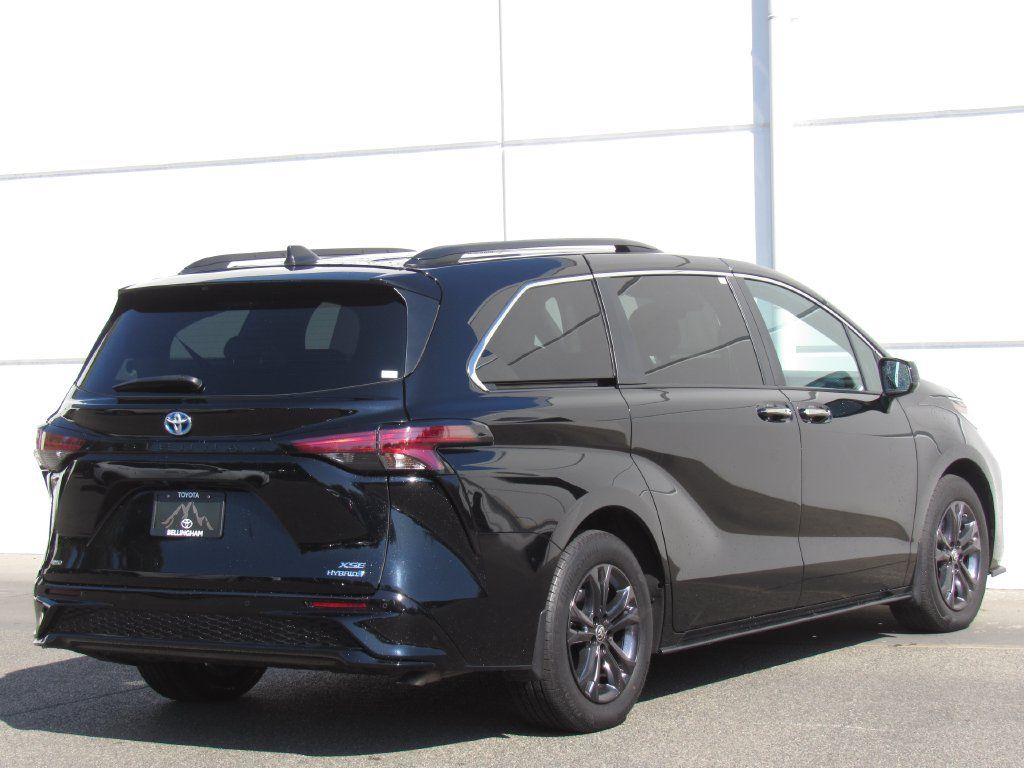 Used 2024 Toyota Sienna XSE AWD/4WD image 6
