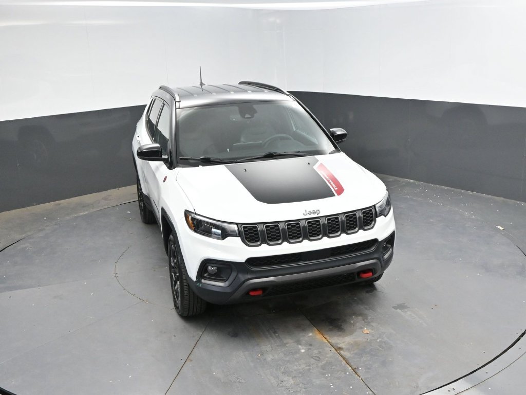 Used 2025 Jeep Compass Trailhawk AWD/4WD image 24