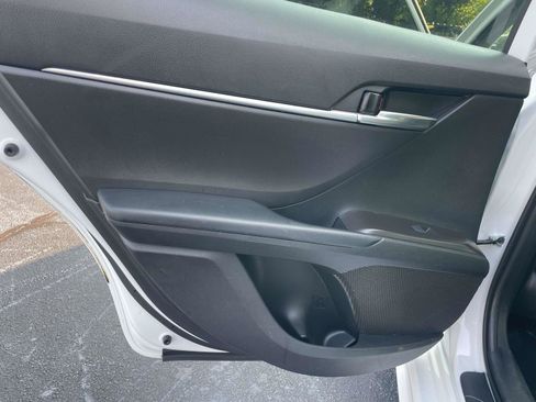 Used 2022 Toyota Camry SE FWD image 11