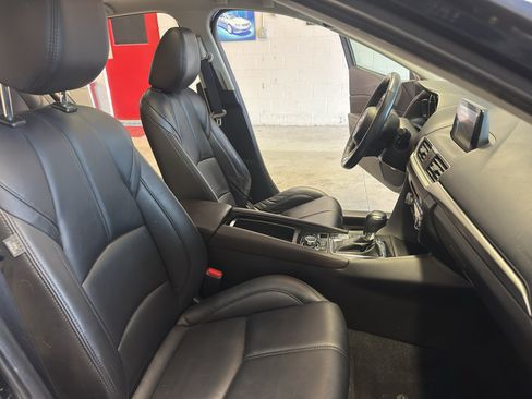 Used 2018 MAZDA MAZDA3 Touring FWD image 23