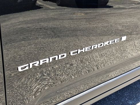 Used 2025 Jeep Grand Cherokee L Limited AWD/4WD image 31