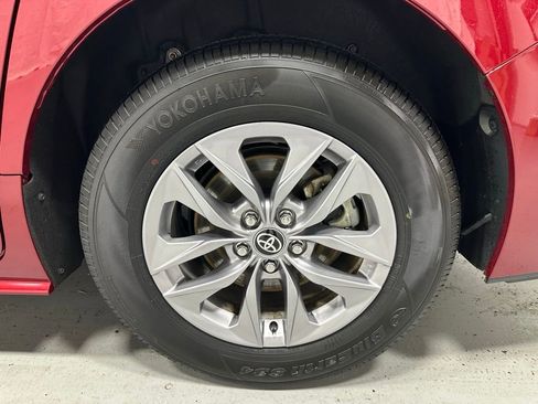 Used 2025 Toyota Sienna XLE image 69