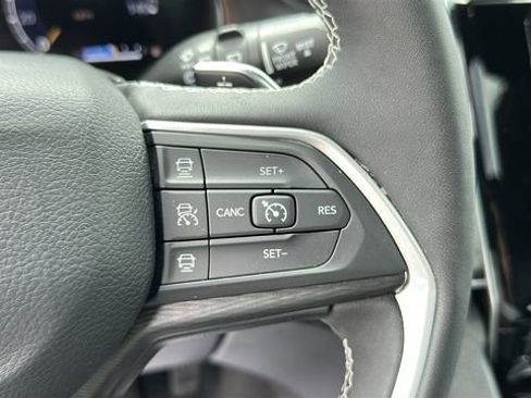 Used 2024 Jeep Grand Cherokee L Altitude AWD/4WD image 15