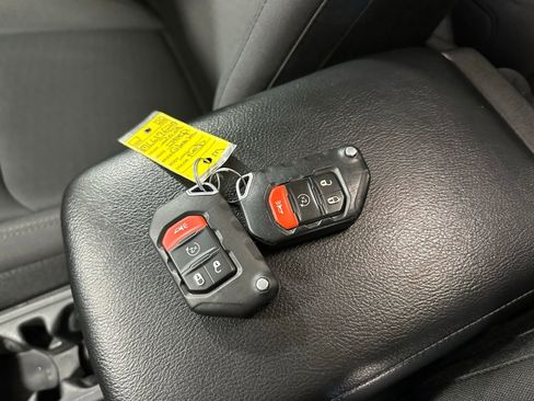 Used 2021 Jeep Gladiator Willys image 27