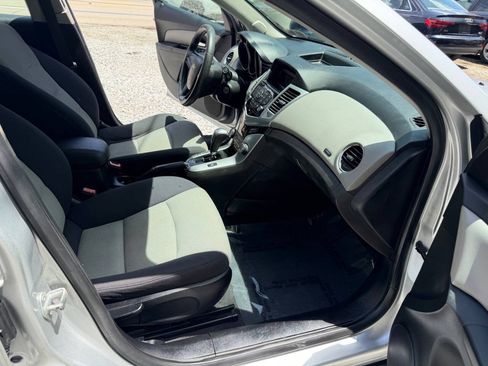Used 2013 Chevrolet Cruze LS FWD image 16