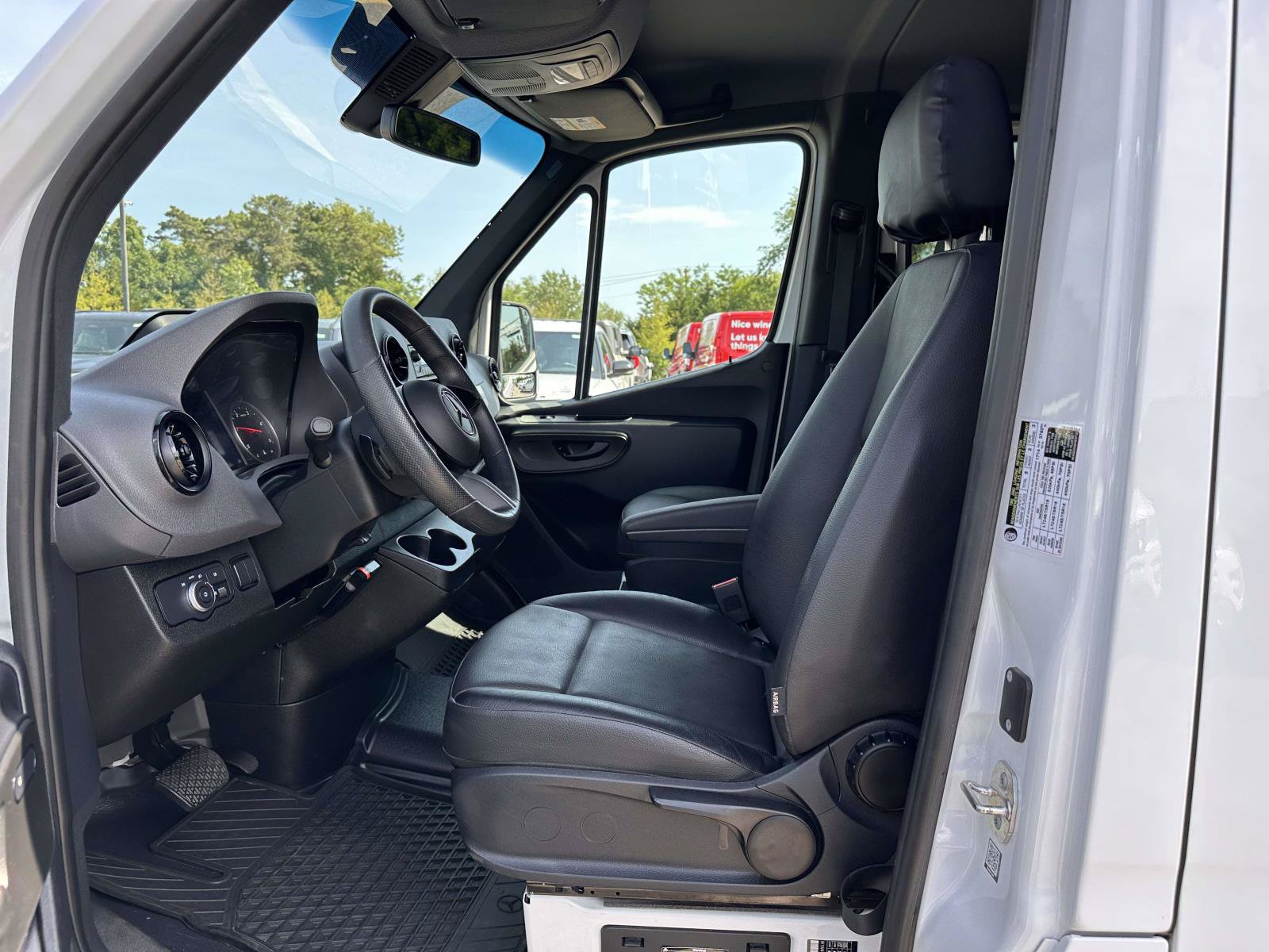 Used 2025 Mercedes-Benz Sprinter 2500 image 14