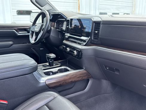 Used 2025 GMC Sierra 1500 SLT image 15