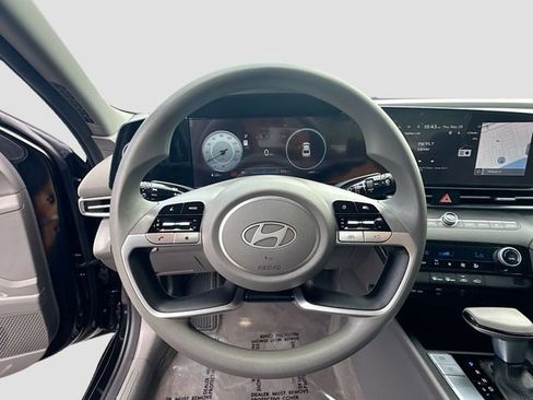 Used 2024 Hyundai Elantra SEL FWD image 11