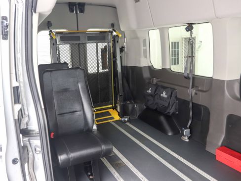 Used 2020 Ford Transit 350 XL RWD image 18
