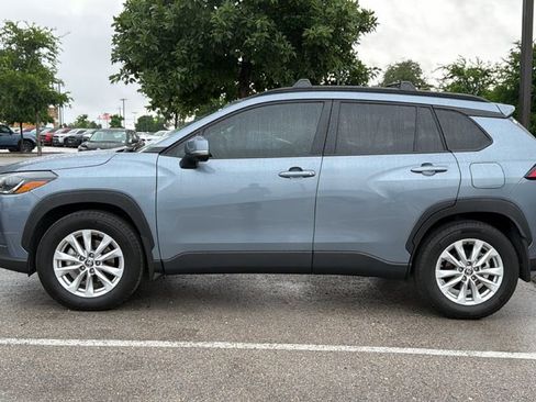 Used 2024 Toyota Corolla Cross LE image 7