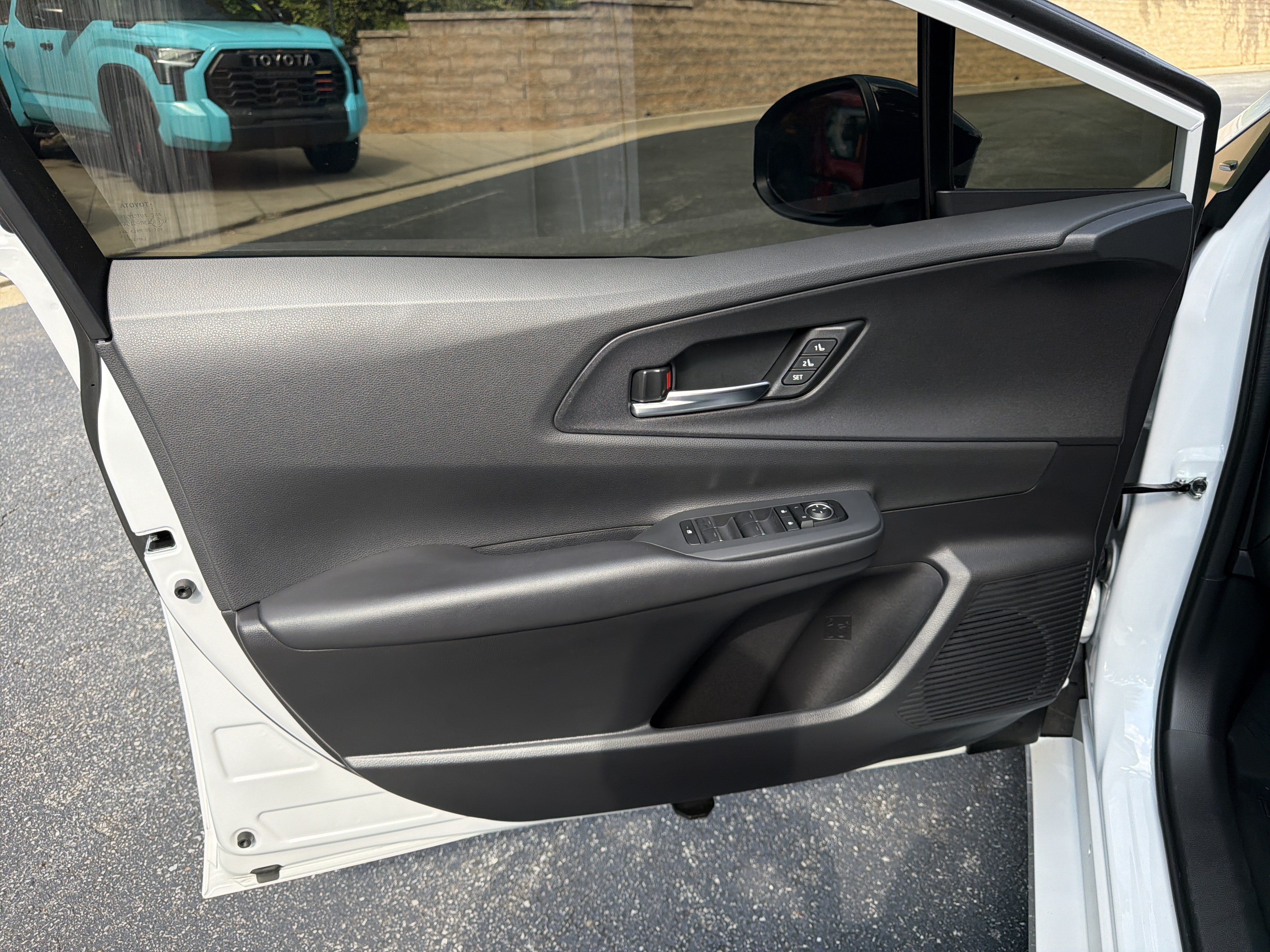 Used 2026 Toyota Prius Plug-In Hybrid FWD image 10