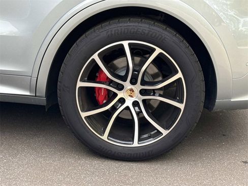 Used 2025 Porsche Cayenne S image 22