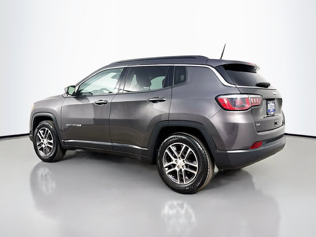 Used 2018 Jeep Compass Latitude w/ Safe & Security Group FWD image 5