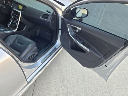 Used 2016 Volvo V60 T5 Cross Country w/ Convenience Package AWD/4WD image 19