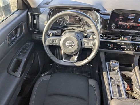 Used 2024 Nissan Pathfinder SV FWD image 16