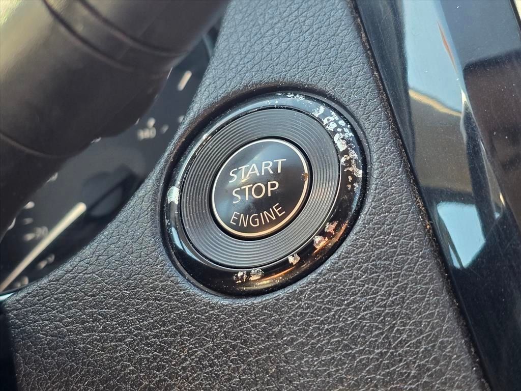 Used 2017 Nissan Rogue SV w/ Sun & Sound Touring Package FWD image 15