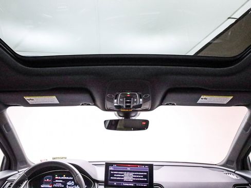 Used 2022 Audi SQ5 Premium Plus w/ Premium Plus Package image 17