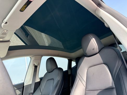 Used 2024 Tesla Model Y 2WD image 16