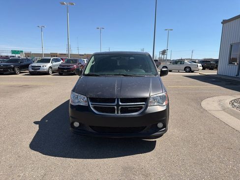 Used 2016 Dodge Grand Caravan SE w/ Quick Order Package 29E SE FWD image 2