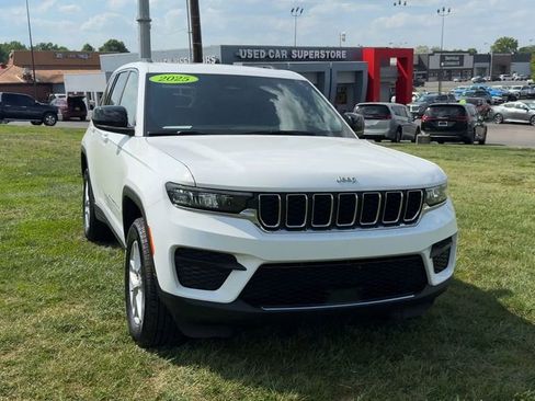 Used 2025 Jeep Grand Cherokee 4WD image 9