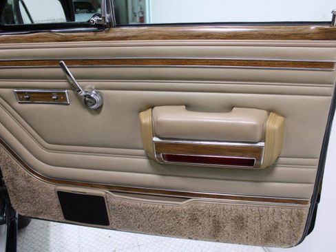 Used 1991 Jeep Grand Wagoneer 4X4 image 55